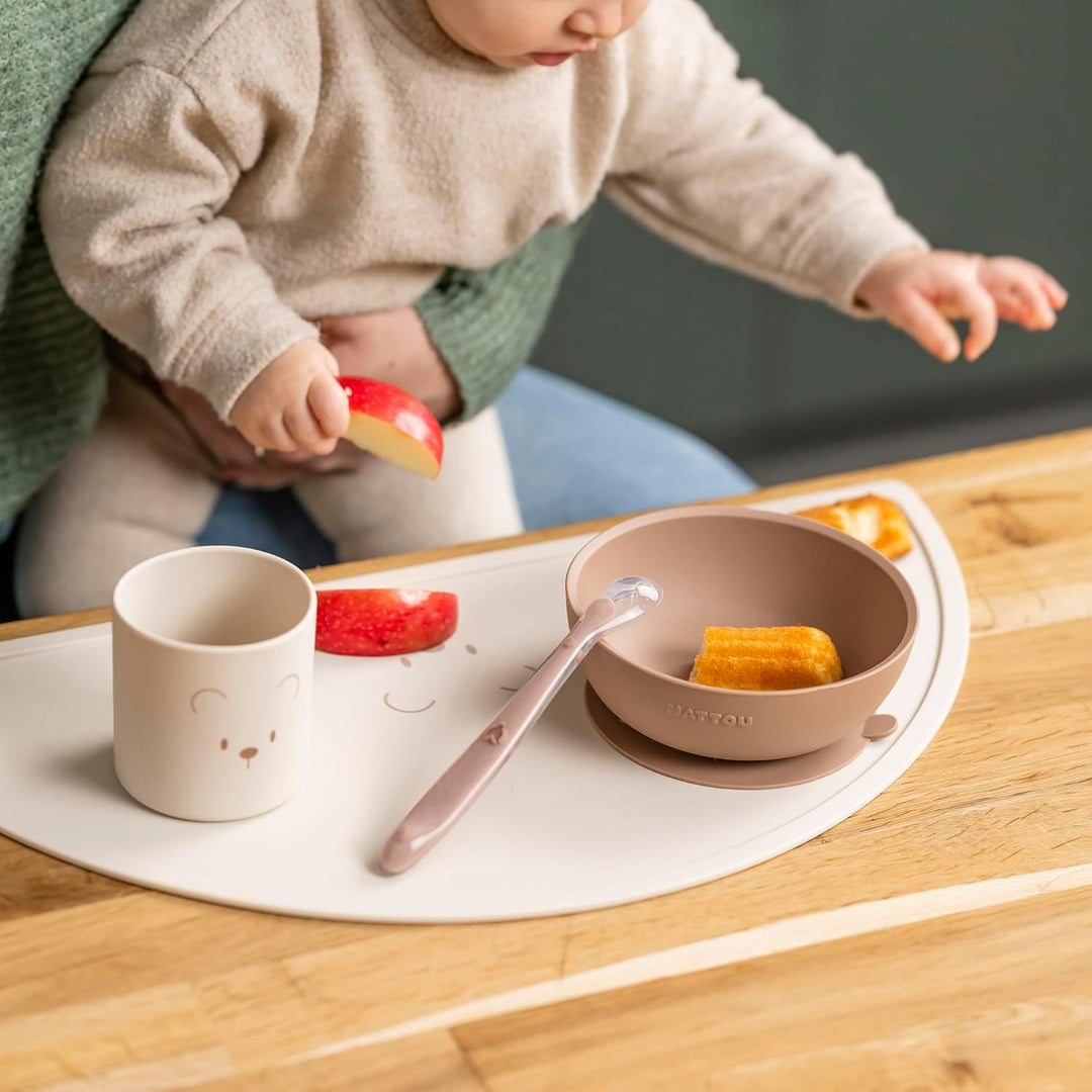 Nattou Silikon-Geschirr für Kinder, 4-tlg., 1 Löffel, 1 Schale mit Deckel, 1 Trinkbecher, 1 Tischset