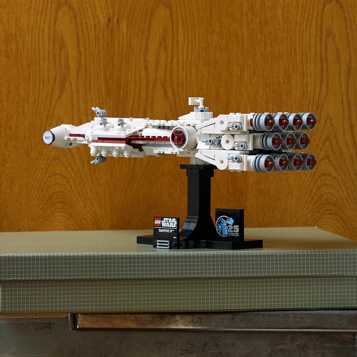 LEGO Star Wars: Tantive IV, Modell eines Sternenschiffs aus Star Wars: Eine Neue Hoffnung zum Bauen