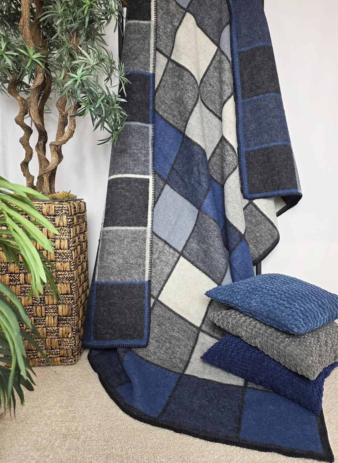 Wohndecke Wolldecke 100% Schurwolle 150 x 200 cm Tagesdecke Schurwolldecke Plaid Selva Grau-Blau-Hel