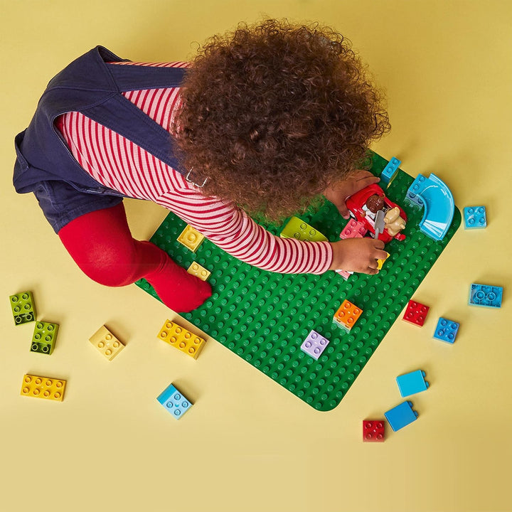 LEGO 10980 DUPLO Bauplatte in Grün, Grundplatte für DUPLO Sets, Konstruktionsspielzeug für Kleinkind