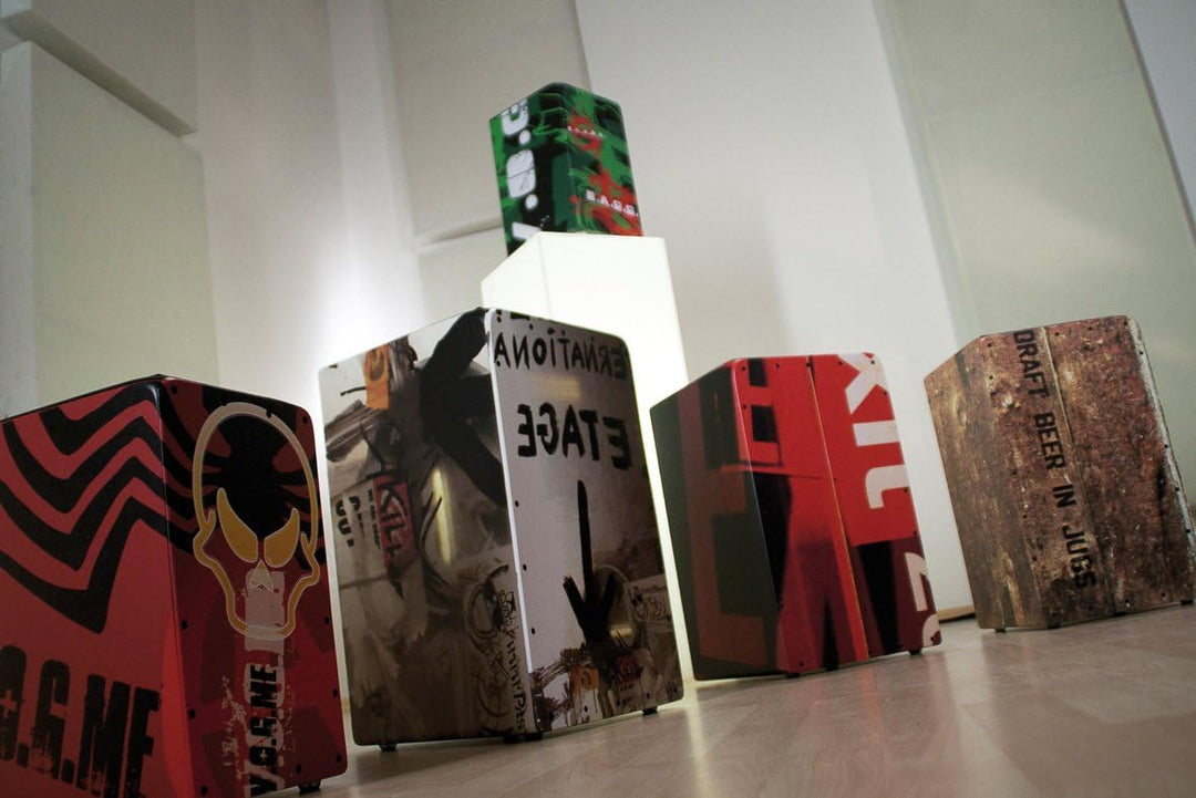 VOLT Cool-Cajon "28 Street" Design Percussion (Cajon Set inkl. Lernbuch Cajon-Schule Cajon Basics +