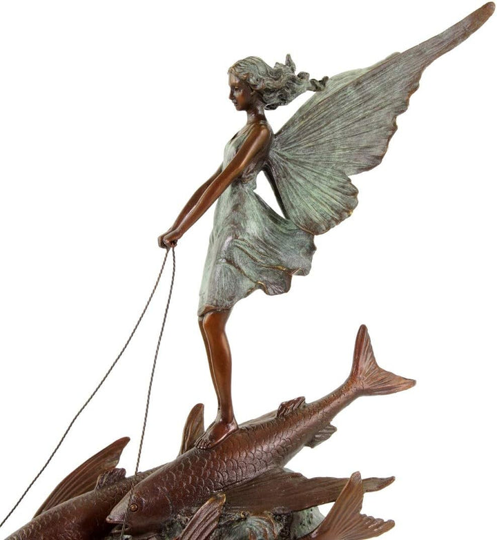 Limitierte Jugendstilfigur - Elfe reitet Fliegende Fische - signiert Milo - nummerierte Statue auf M