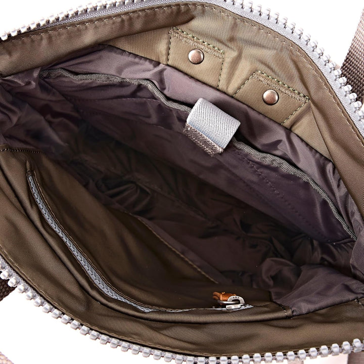 ROKA London Bantry B Small Sustainable Nylon | Kompakter Alltagsrucksack mit breiter Reissverschluss