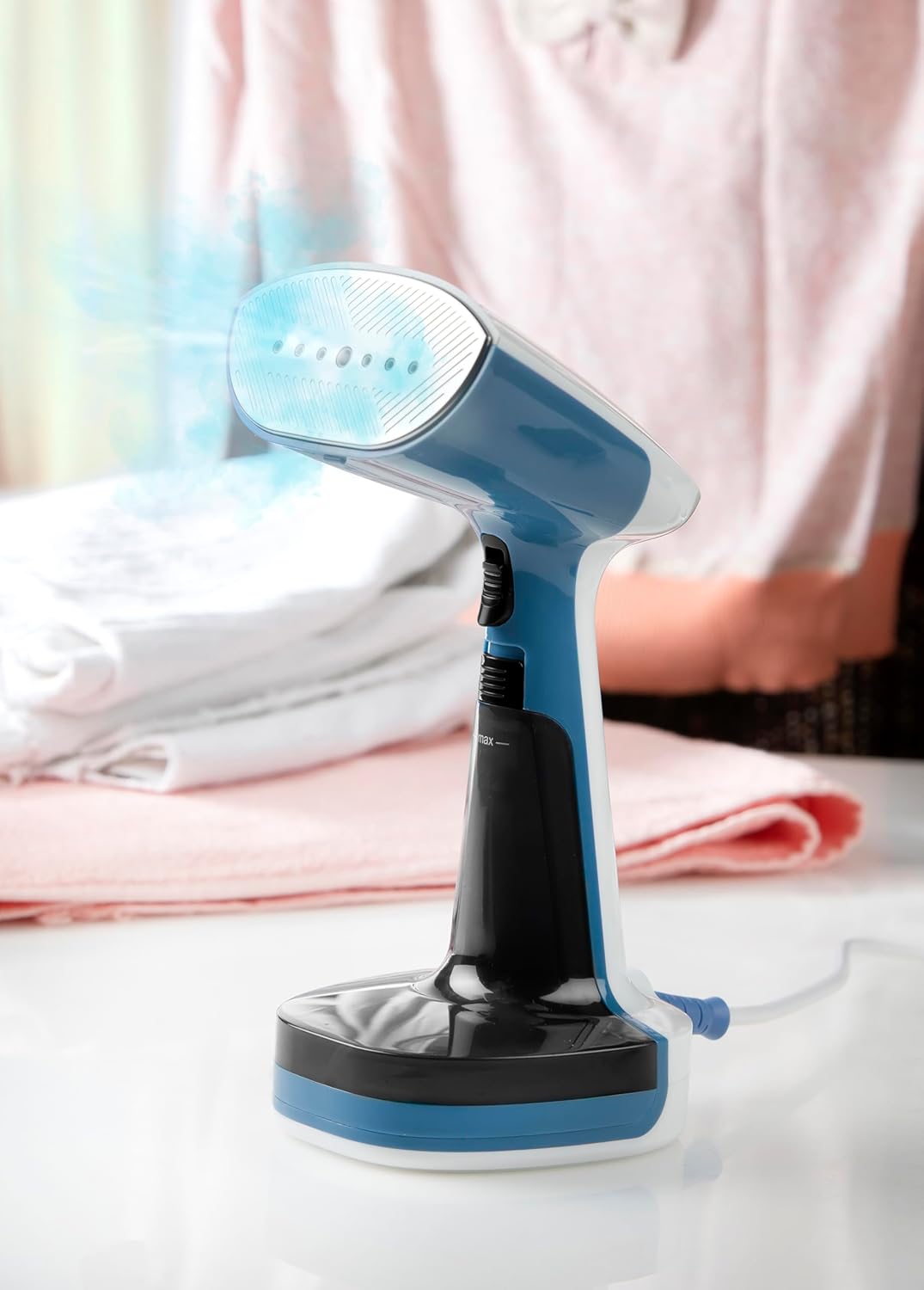 DOMO DO1154S - Dampfglätter für Kleidung - 1650 W - 220ml Wassertank - Konstante Dampfleistung - Bla