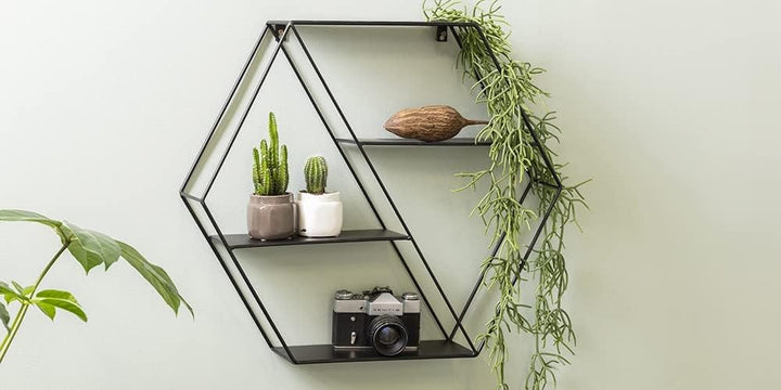 LIFA LIVING Hexagon Wandregal aus Metall mit 4 Böden, Schwarzes Schweberegal im Industrie Design, Se
