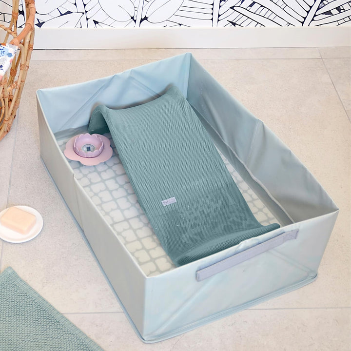 BÉABA Ergonomische Baby-Badewippe – Für Neugeborene, Anti-Rutsch, Schnell Trocknendes Mesh-Gewebe, L