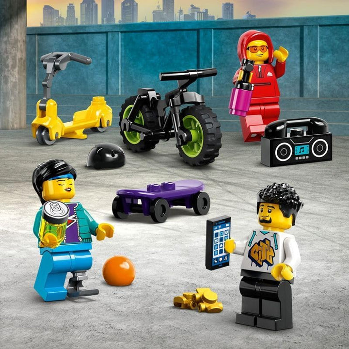 LEGO 60364 City Skaterpark, Spielzeug für Kinder ab 6 Jahren, mit BMX-Rad, Skateboard, Scooter, Inli