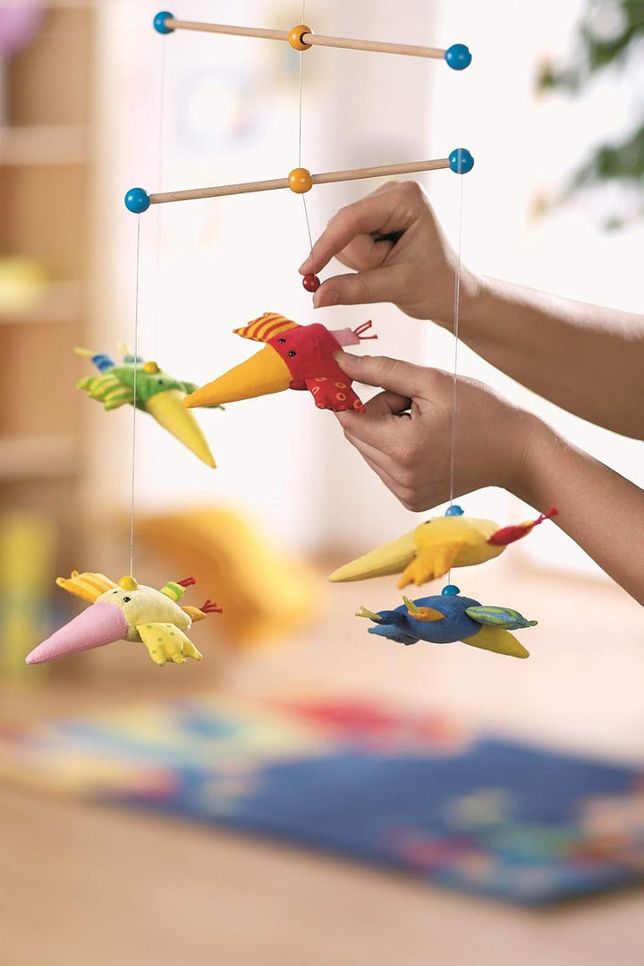 HABA 1103 Mobile Zwitscherlinge, Baby-Mobile zum Aufhängen mit 5 abnehmbaren Vögeln aus Stoff und ge