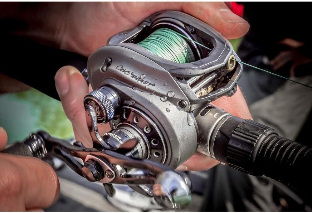 Abu Garcia Revo Beast Low Profile Baitcastrolle – Süsswasser-Raubfischrolle für grosse Hechte, Zande