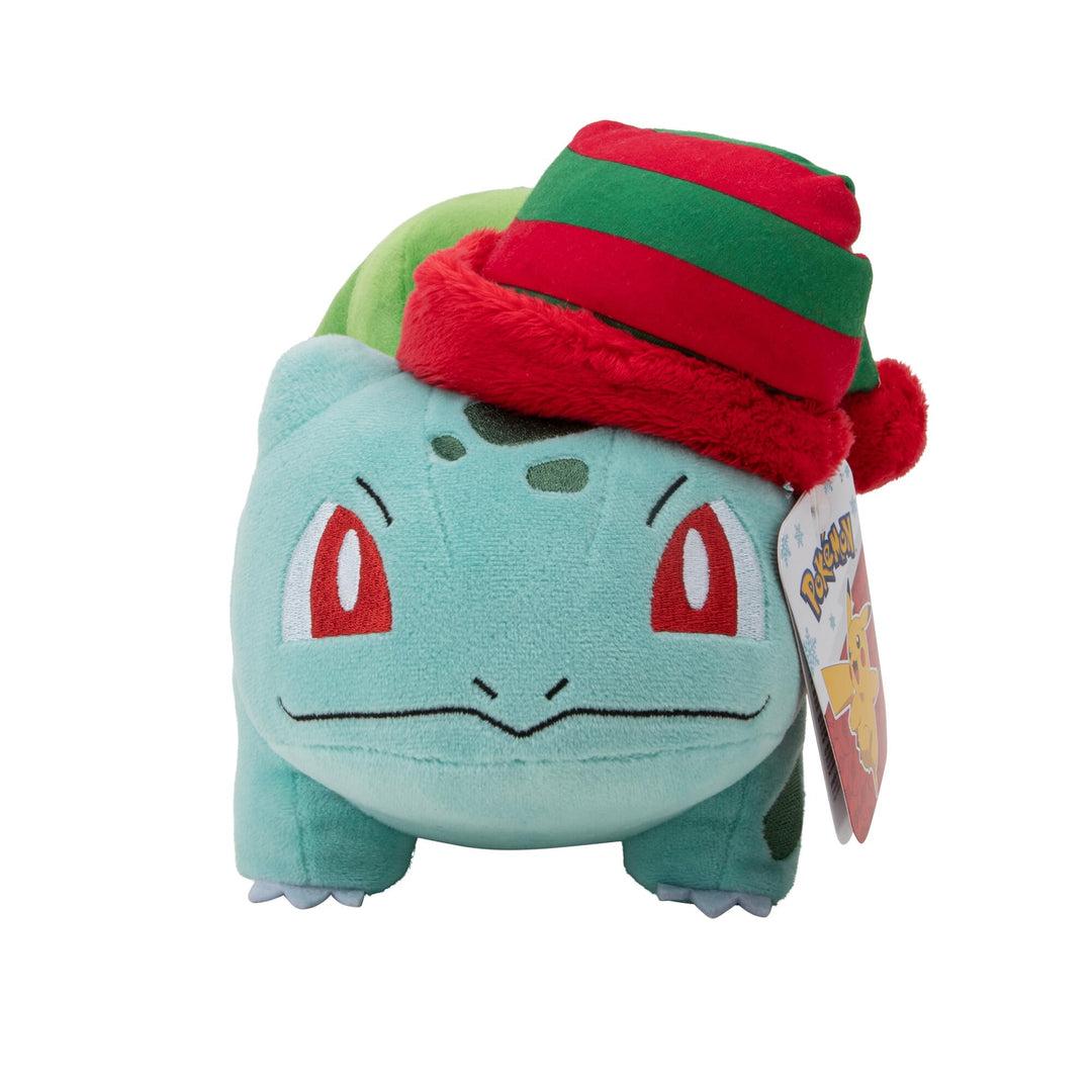 Pokémon PKW3377-20 cm Winter Plüsch - Bisasam mit Mütze, offizielles Plüsch, Bisasam