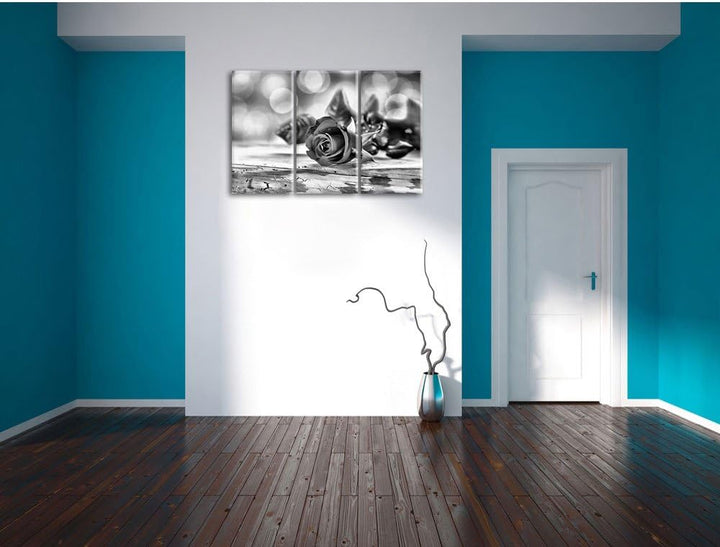 Pixxprint Rose auf Holztisch als Leinwandbild/Grösse: 3 Teilig (120x80) cm/Wandbild/Kunstdruck/ferti