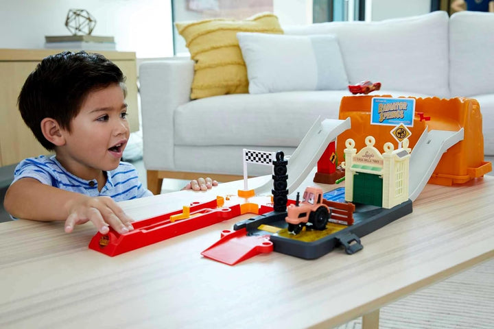 Disney Pixar Cars HDN02 - Renn & Los Spielset mit Aufbewahrungswanne, 20+ Teile, 1 Lightning McQueen