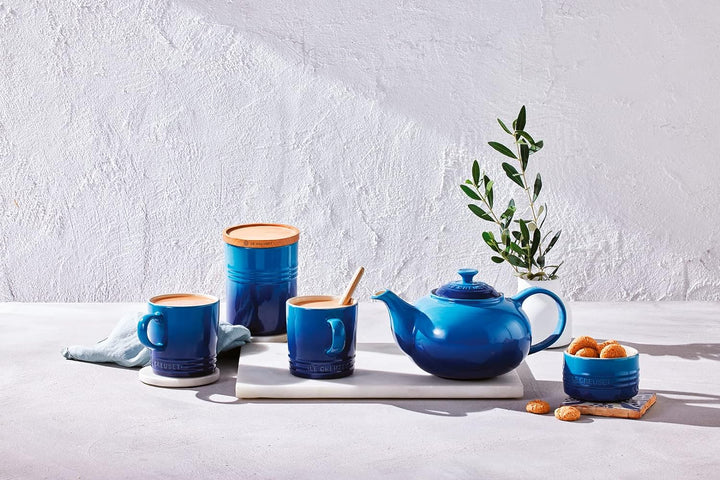 Le Creuset Klassische Teekanne aus Steinzeug, 1,3 Liter, für 3–4 Tassen, Azure, 80702132200003, Azur