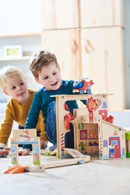 HABA 304847 - Kullerbü – Spielbahn Feuerwehrwache, Holzkugelbahn mit vielen Spieleffekten, Feuerwehr