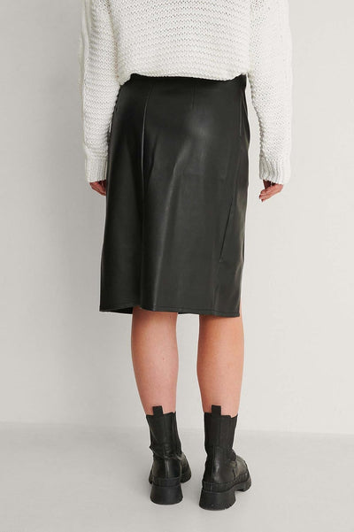 NA-KD Damen Pu Front Slit Skirt Rock, Schwarz