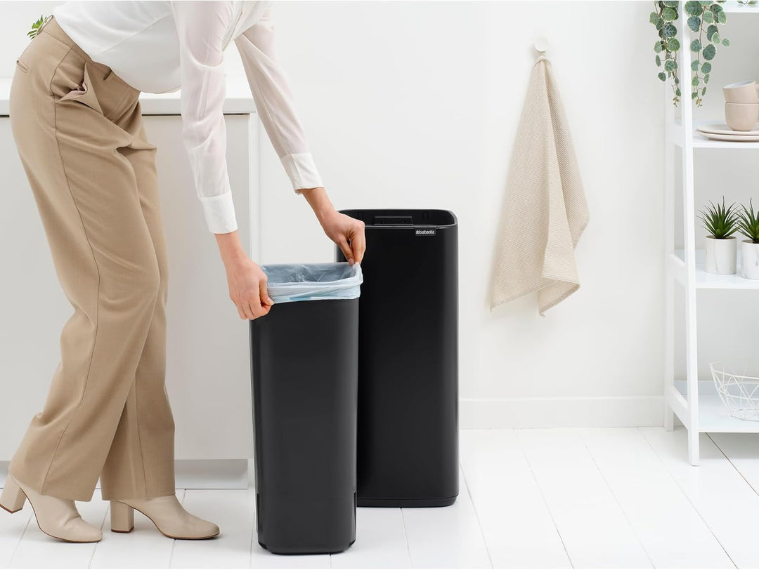 Brabantia Bo Touch Bin Küchenmülleimer 30 L (mattschwarz), platzsparender Abfalleimer mit Soft-Touch