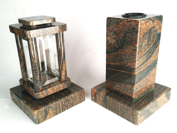 designgrab Modern Grablampe mit Cube-medium Vase und 2 Stück Sockel aus Granit Gneis Halmstad, Grabs