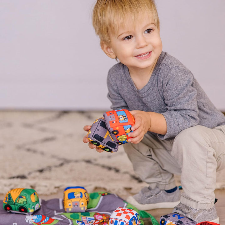 Melissa & Doug Städtespielmatte für unterwegs (49 cm x 36 cm) mit 9 weichen Fahrzeugen