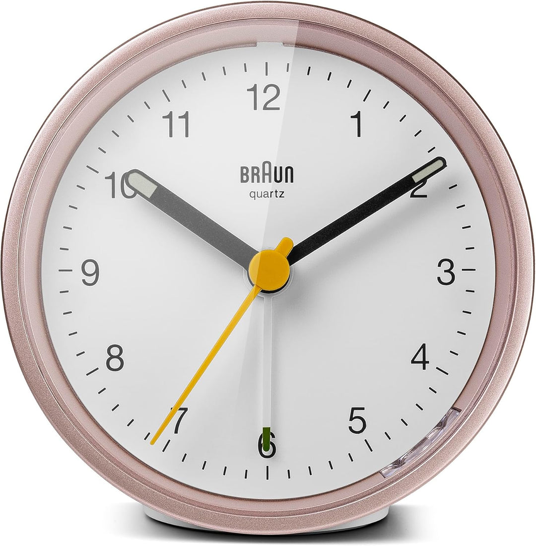 Braun Klassischer analoger Wecker Schlummerfunktion und Licht, ruhiges Quarzuhrwerk, Crescendo-Alarm