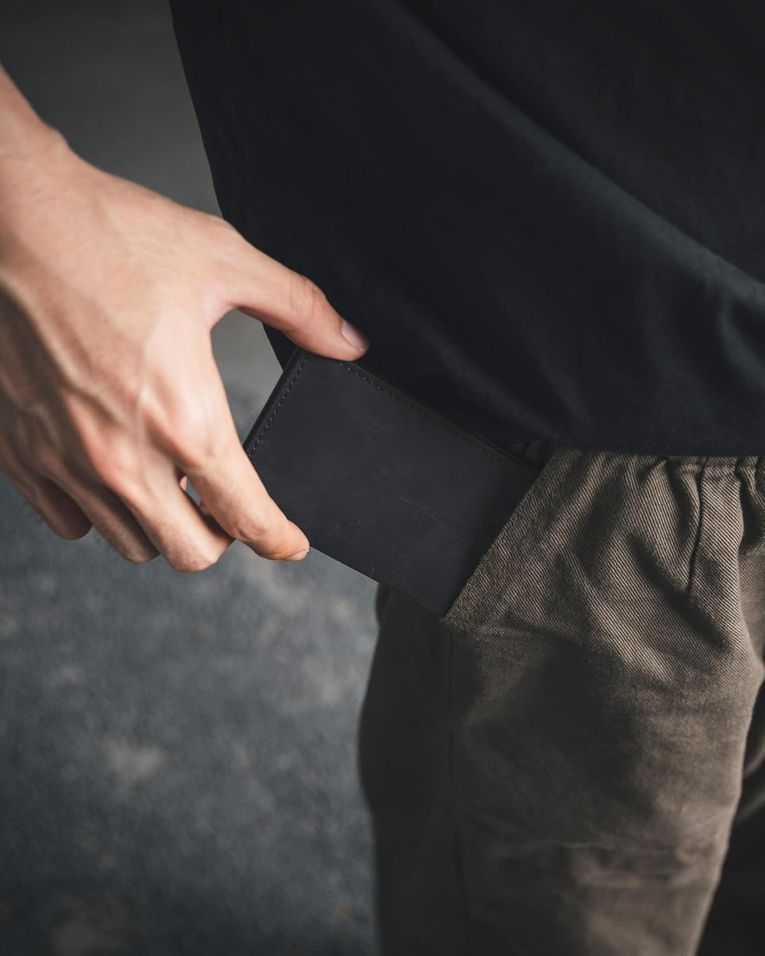 VULKIT Visitenkartenetui Echtes Leder Slim Visitenkartenhüllen für Herren Bifold Visitenkartenhalter