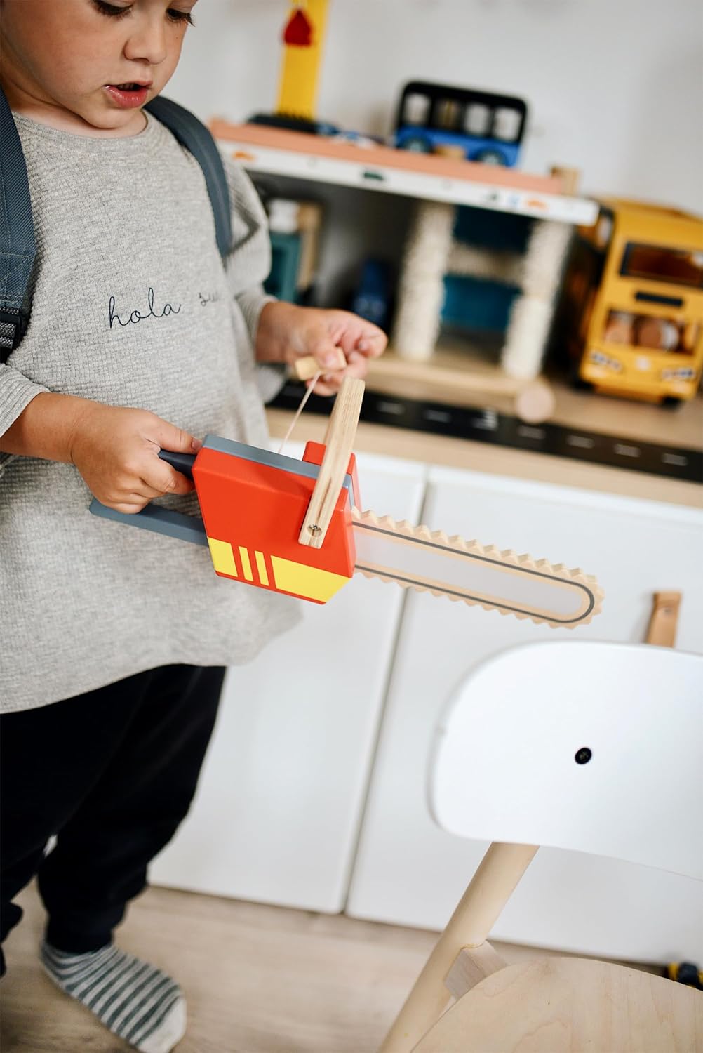 small Foot Kettensäge aus Holz, Rollenspielzeug zum Thema Feuerwehr, mit Sound, für Kinder ab 3 Jahr