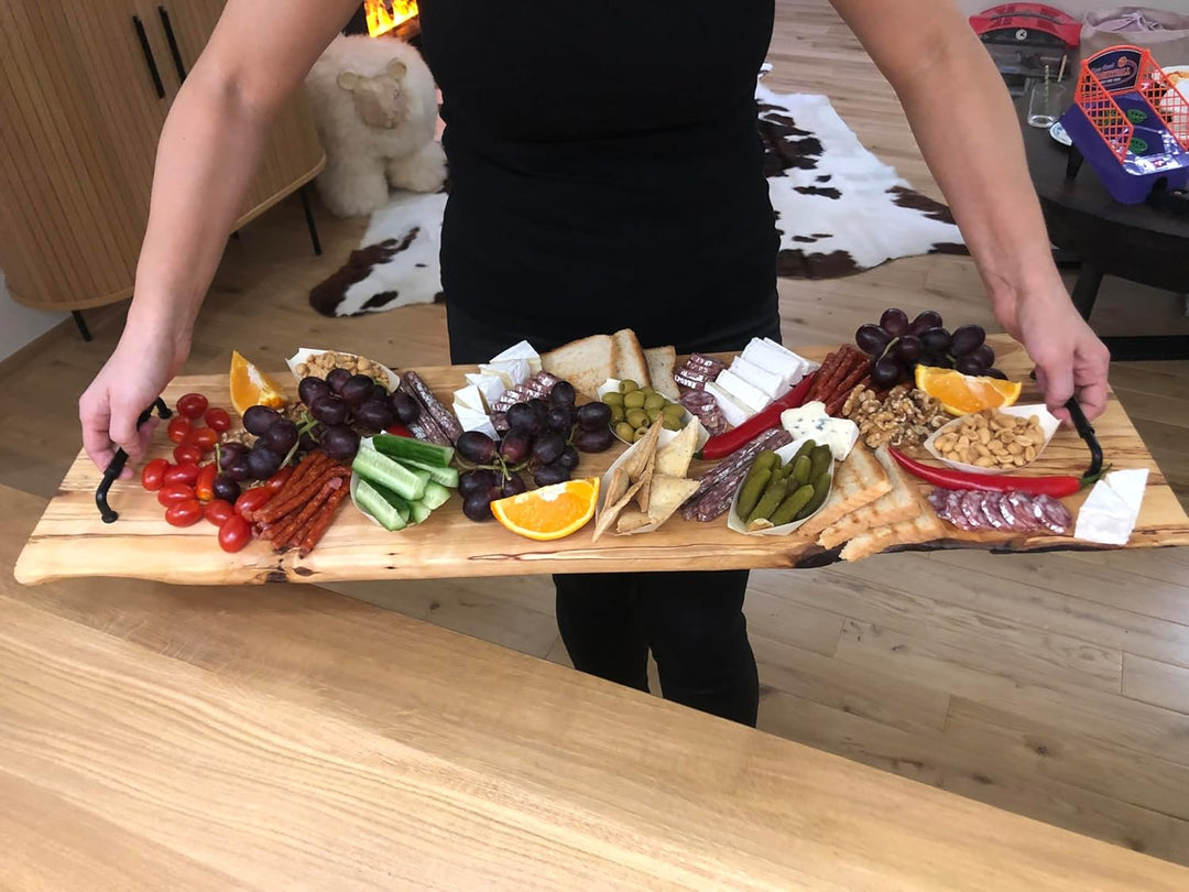 Weeco.Rustikales Holz-Servierbrett mit Griffen, 95 x 24 cm, Käsebrett für Antipasti und Snacks, Hand