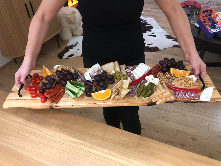 Weeco.Rustikales Holz-Servierbrett mit Griffen, 95 x 24 cm, Käsebrett für Antipasti und Snacks, Hand