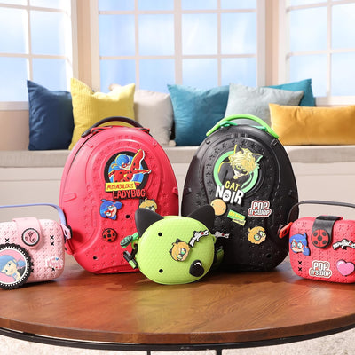 Miraculous Ladybug – Pop n' Swop -Rucksack mit schwarzem Griff, 6 Clip-on-Abzeichen und Reissverschl