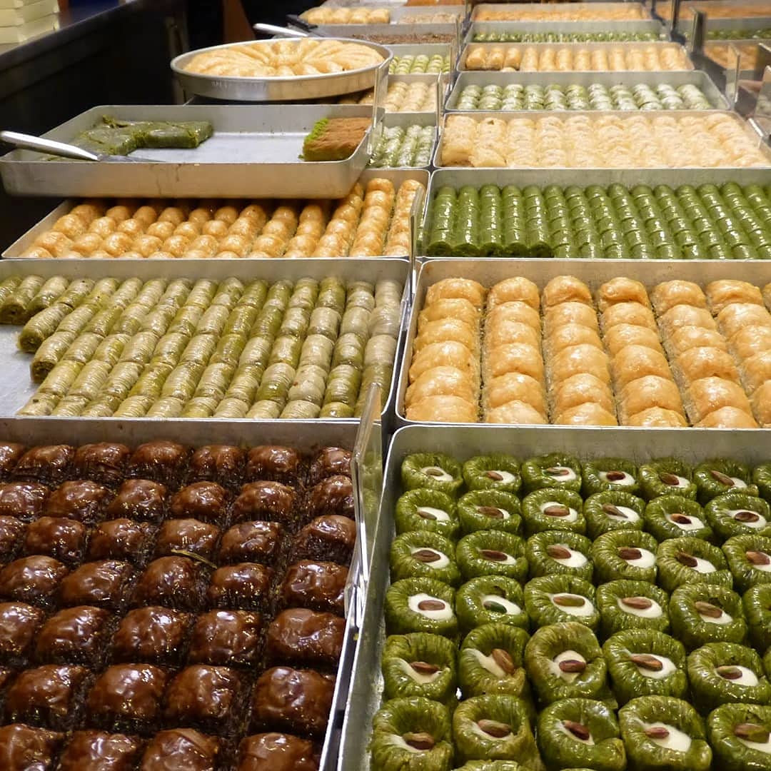 Hafiz Mustafa 1864 Istanbul Baklava Gebäckdose – Gebackene Baklava Dessertsnacks aus frischen Phyllo