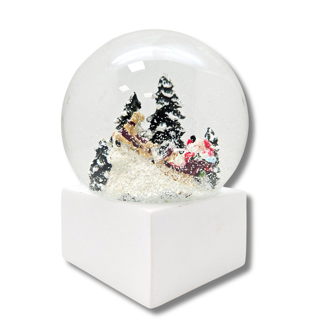 Minium Collection 20112 Schneekugel Weihnacht Santa im Schlitten Winter auf Sockel weiss eck, Pure-L