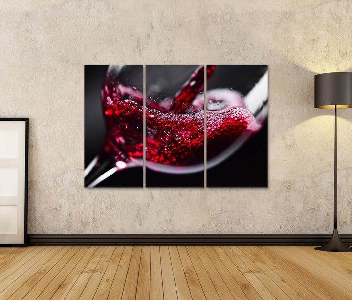 islandburner Bild auf Leinwand Rotwein Im Weinglas Auf Schwarzem Hintergrund Bilder Wandbilder Poste