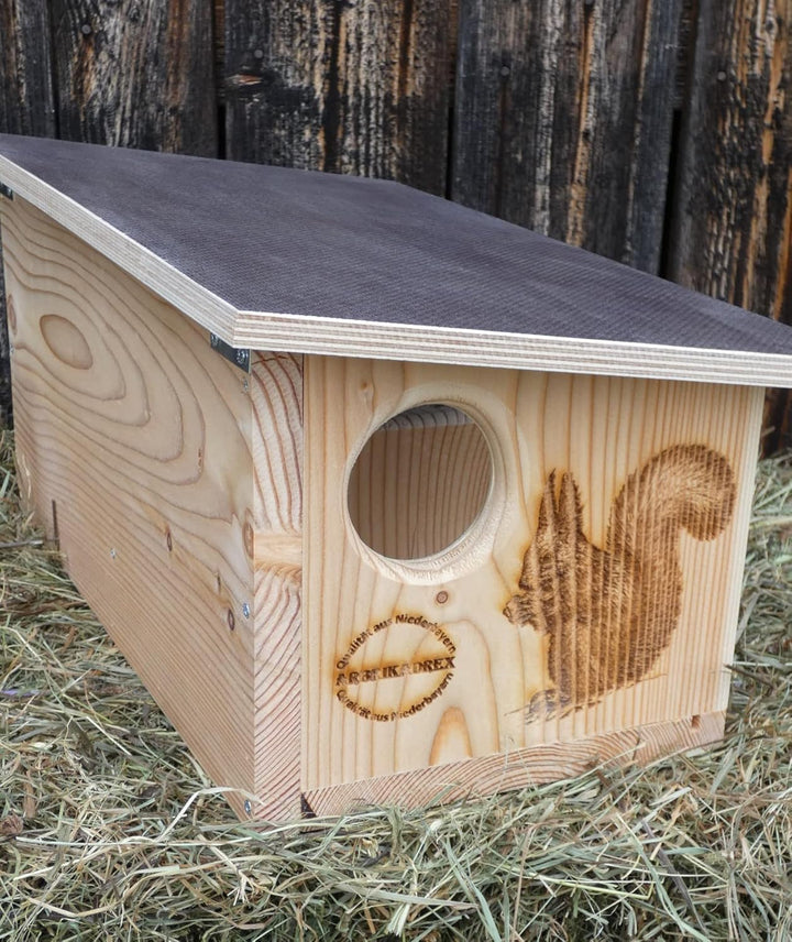 XXXL Eichhörnchen Futterhaus aus hochwertigem Lärchenholz, deutsches Qualitätsprodukt, von Hand gefe
