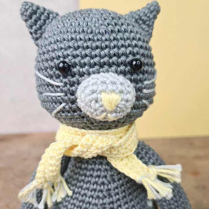 Hardicraft Häkelpaket Häkelset zum selber Machen mit Anleitung und Material für Katze Polly, ca. 21