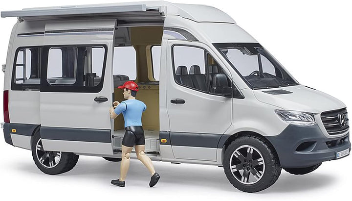 bruder 02672 - Mercedes-Benz Sprinter Camper mit Fahrer, Camping-Set, Geschirr - Wohnmobil Reisemobi