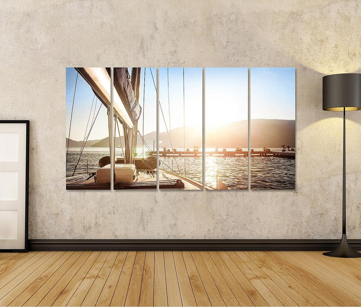 islandburner Bild auf Leinwand Segelboot Auf Dem Meer Mit Steg Bei Sonnenuntergang Bilder Wandbilder