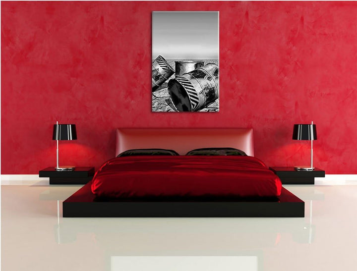 Pixxprint Monocrome, Atommüllfässer in ausgetrockneter Wüste, Format: 100x70 auf Leinwand, riesige B