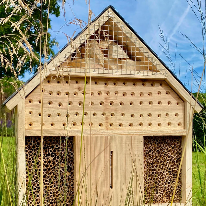 GARTENETAGE Insektenhotel XXL mit Schieferdach/Naturbelassenes, massives Insektenhaus & Bienenhotel/