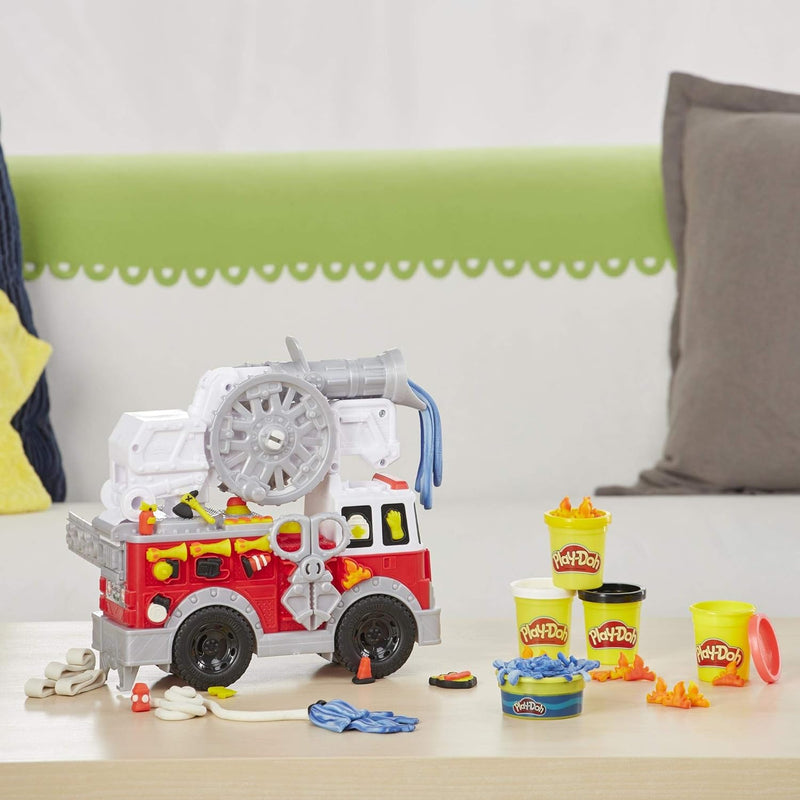 Play-Doh E6103EU5 Wheels Feuerwehrauto Spielzeug mit 5 Dosen einschliesslich Wasserknete, für fantas