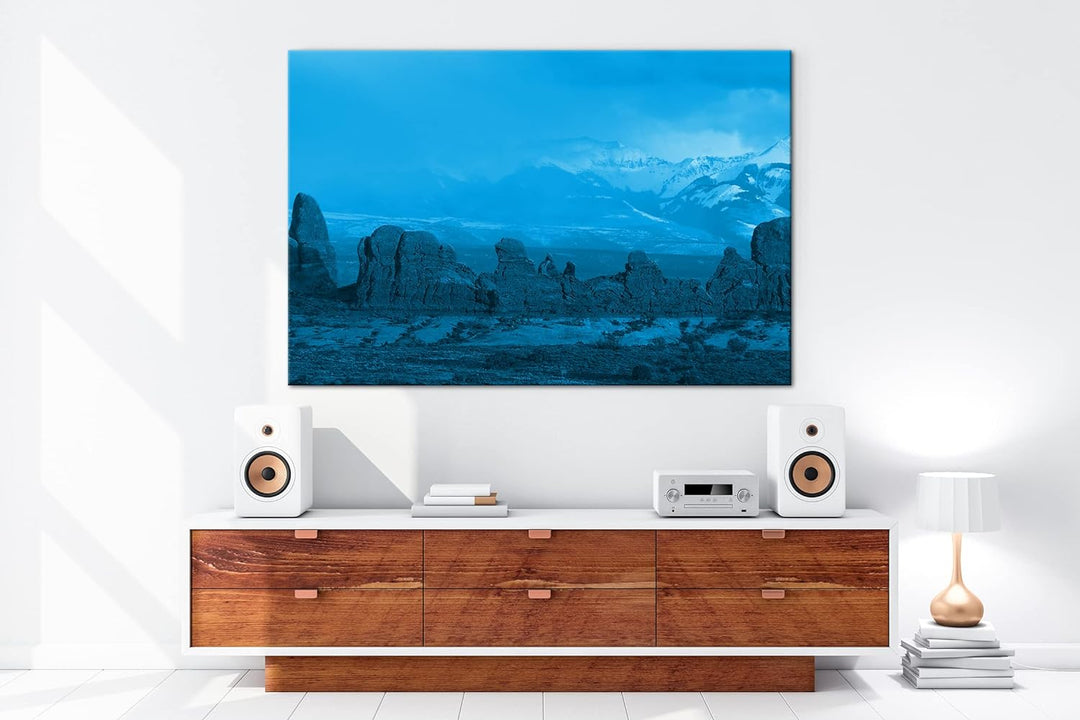 Steinformationen in der Wüste Format 80x60 Effekt: Monocrome Blau als Leinwandbild, Motiv fertig ger