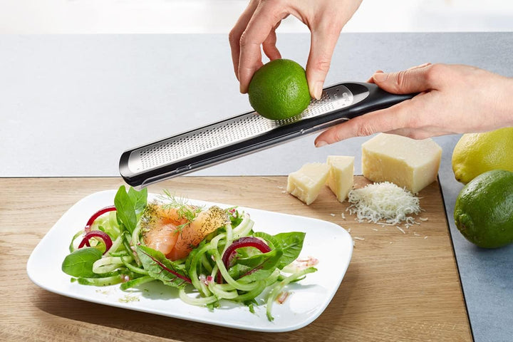 GEFU Feinreibe RAFINO mit LASER CUT Klingen | Reibe für Parmesan, Zitrone, Ingwer, Schokolade | Auff