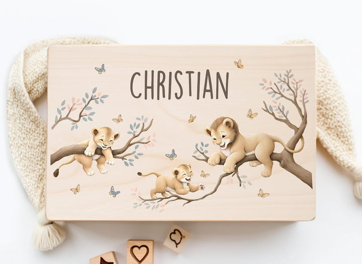 Little Deco Baby Erinnerungsbox personalisiert mit Name Holzkiste Löwen | 40 x 30 x 22 cm | Erinneru