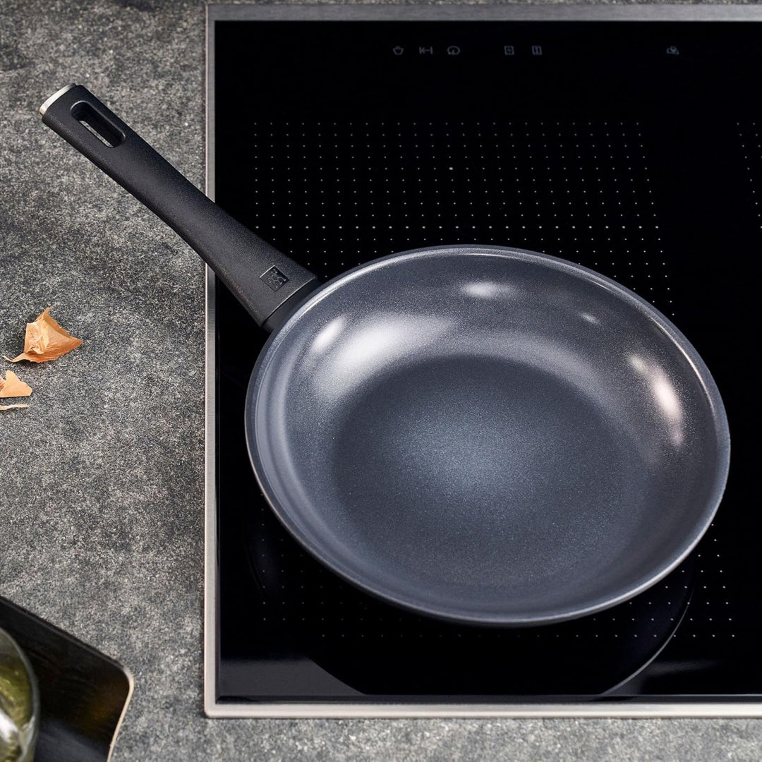 ZWILLING Madura Plus Bratpfanne, 28 cm, Keramik-Antihaftbeschichtung, kratzfeste Keramikpfanne für a