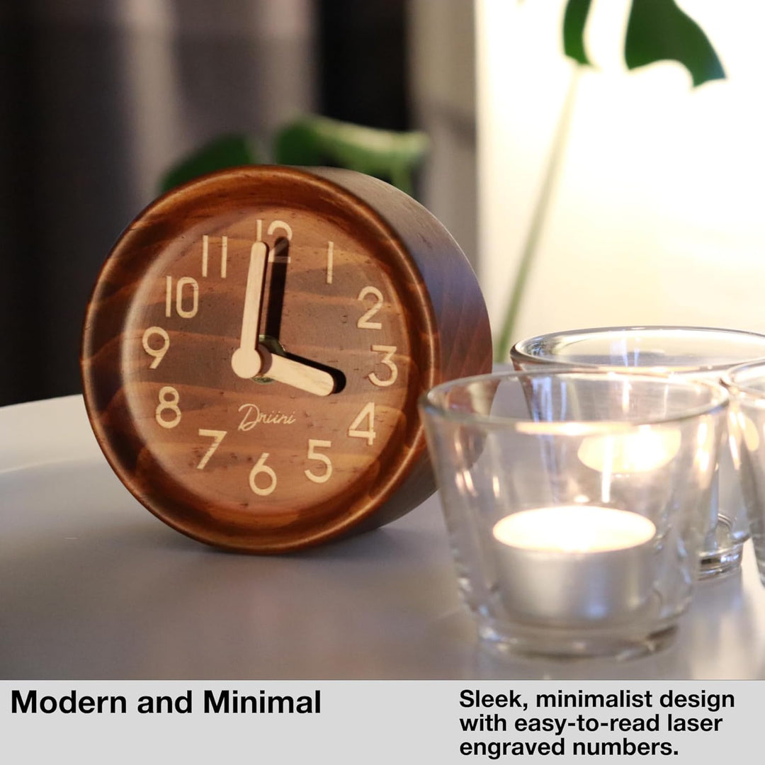 Driini Analoge Tischuhr aus Holz - 10,9 cm Dekorative Kiefernholz-Uhr, kein Tick-Design - leicht zu