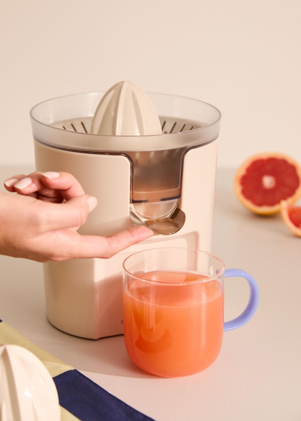 CREATE/JUICER STUDIO/Elektrische Zitruspresse in Cremeweiss/Spritzfrei, 230ml Behälter, Fruchtfleisc