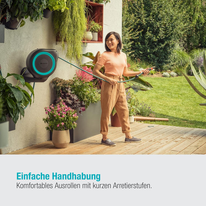 Gardena Wand-Schlauchbox RollUp S (türkis) 15 m: Flexible Bewässerung für kleine Gärten, schwenkbare