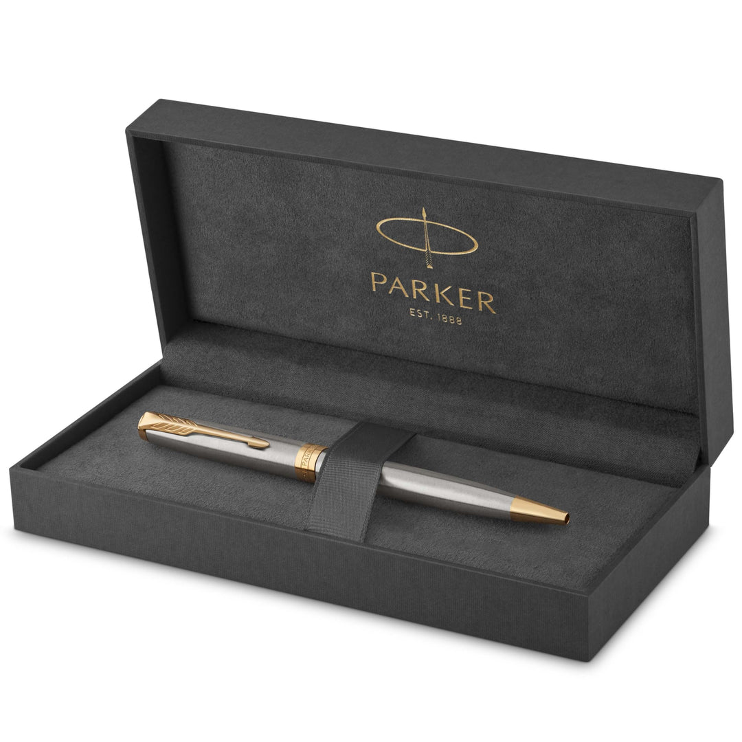 Parker Sonnet Kugelschreiber | Edelstahl mit Goldzierteilen | Mittlere Spitze | schwarze Tinte | Ges