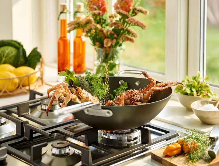 SCANPAN Black Iron Wokpfanne 30 cm | Premium Kohlenstoffstahl | Hohe Temperaturbeständigkeit | Multi