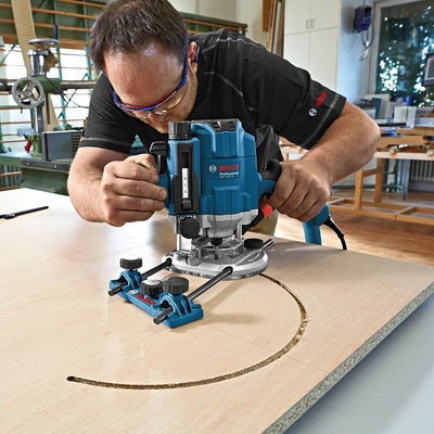 Bosch Professional Oberfräse GOF 1250 CE (Maulschlüssel 19 mm, Parallelanschlag mit Feineinstellung,