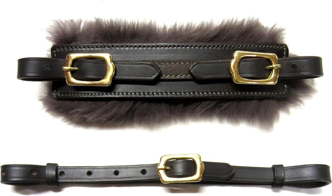 PS Pferdeartikel Mit Schaffell gepolsterter Nasenriemen Plus Kinnriemen im Set Braun mit silbernem B