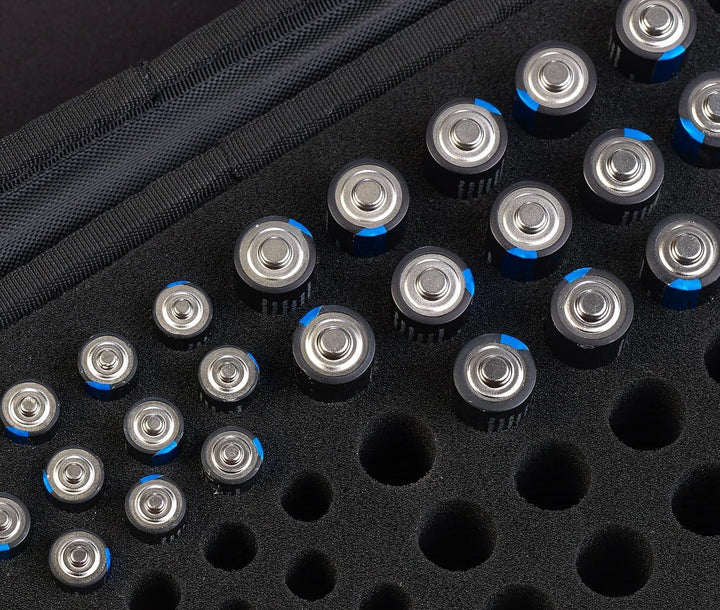 tka Köbele Akkutechnik Batterie-Box: 2er-Set Aufbewahrungstaschen für 148 Batterien mit Batterie-Tes